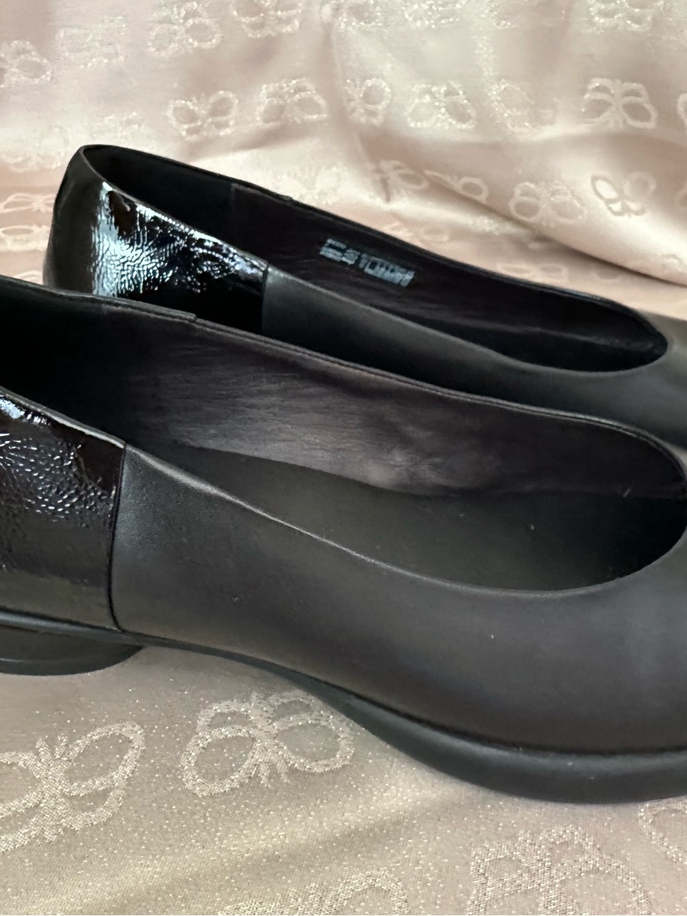 Ecco Women's Black Leather Round-Toe Ballet Flats - Picture 6 of 9